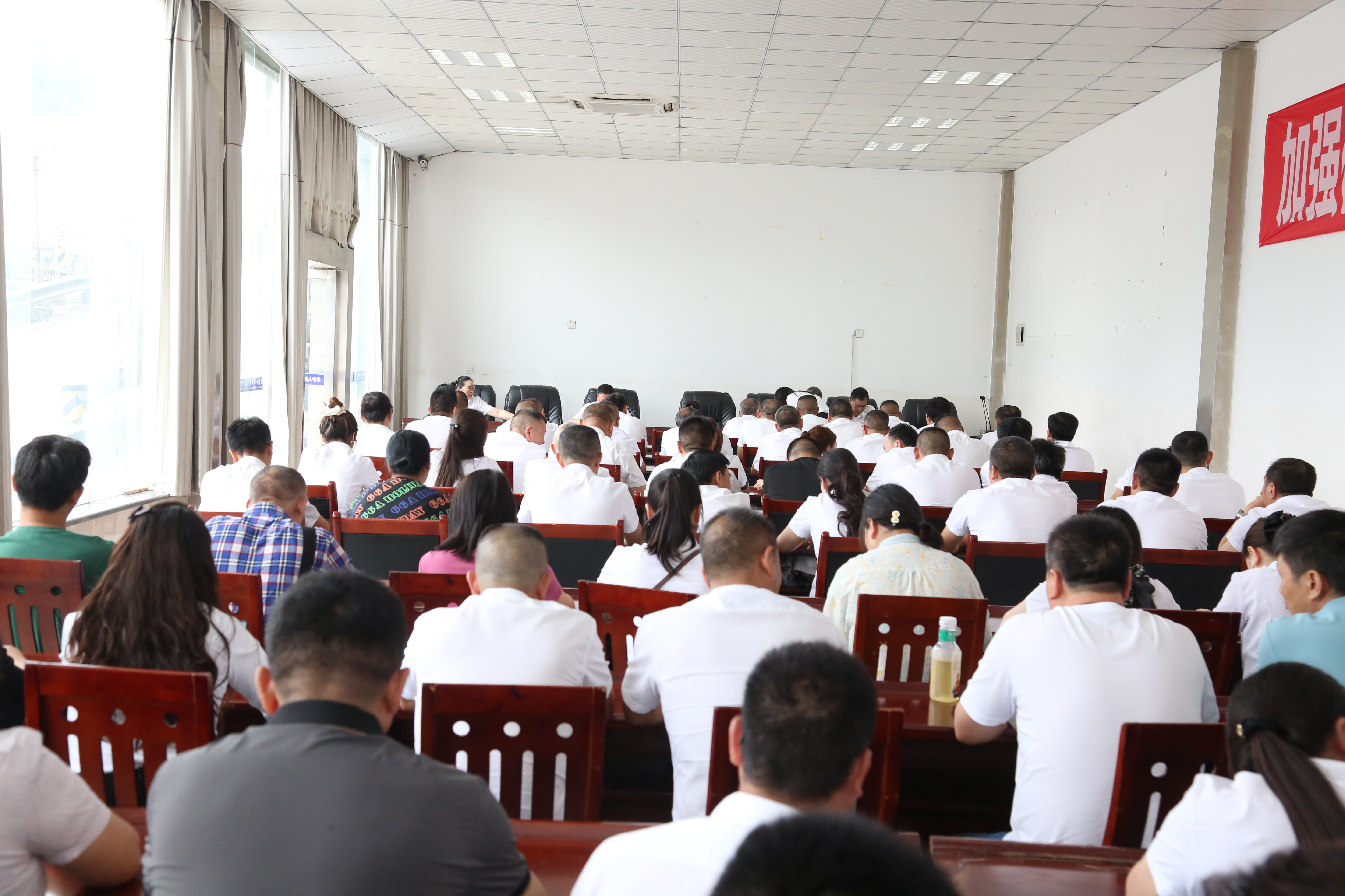 八益驾校2025第一季度员工大会圆满召开